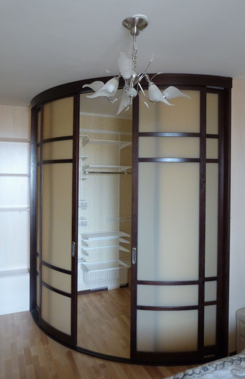 Радиусная полукруглая угловая гардеробная комната Саранск