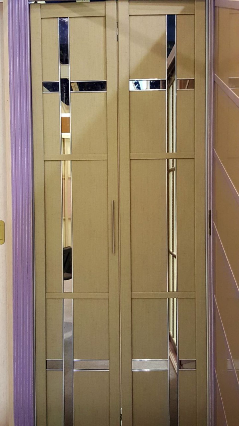 Двери гармошка шпонированные с зеркальным декором Саранск