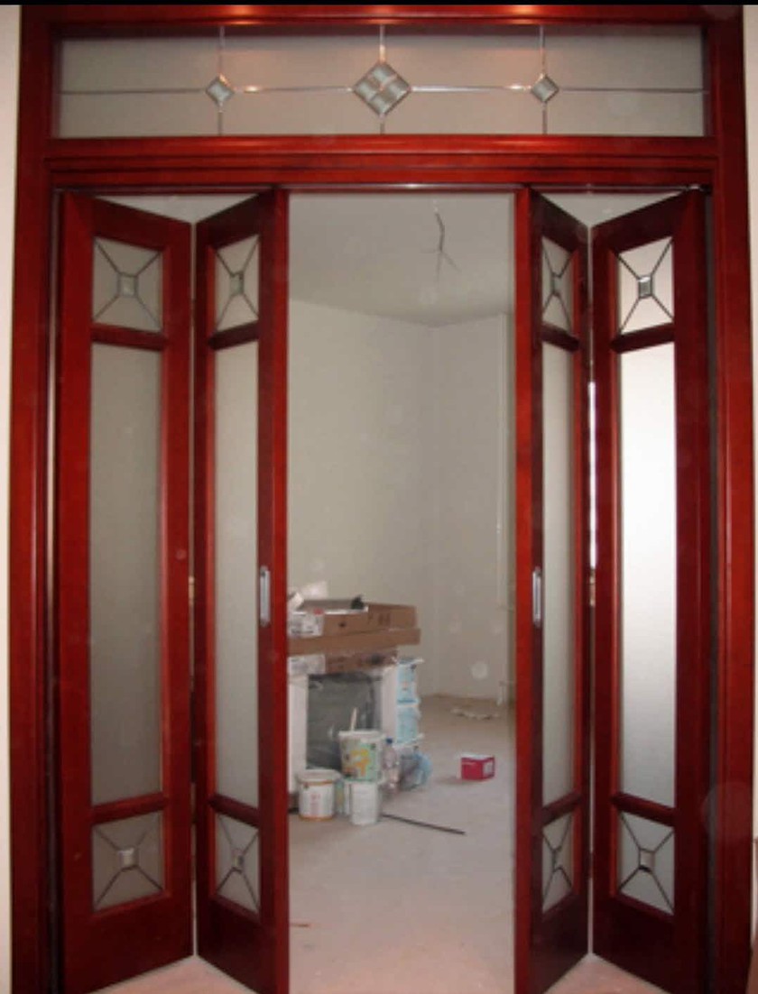 Дверь гармошка с декоративными стеклянными вставками Саранск