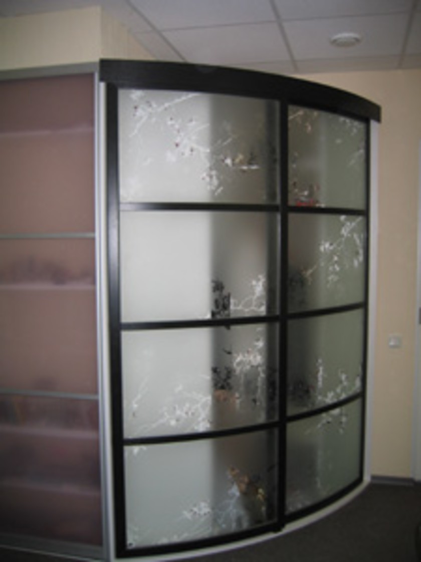 Шкаф купе радиусный с рисунком на стекле Саранск